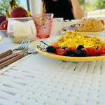 Petrae House Bed and Breakfast 3*