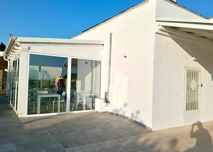 Petrae House Bed & Breakfast 3*